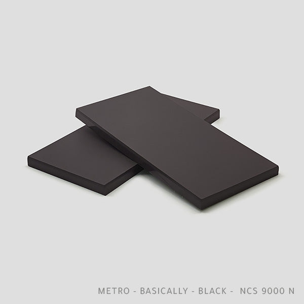 Metro Basically Black